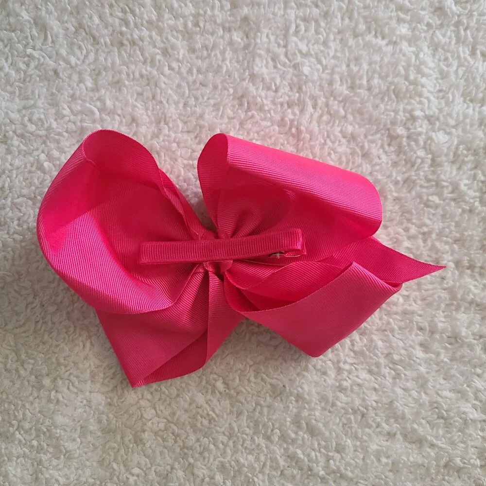 5/$20 Girls Pink Hair Clip Shaped Like A Bow